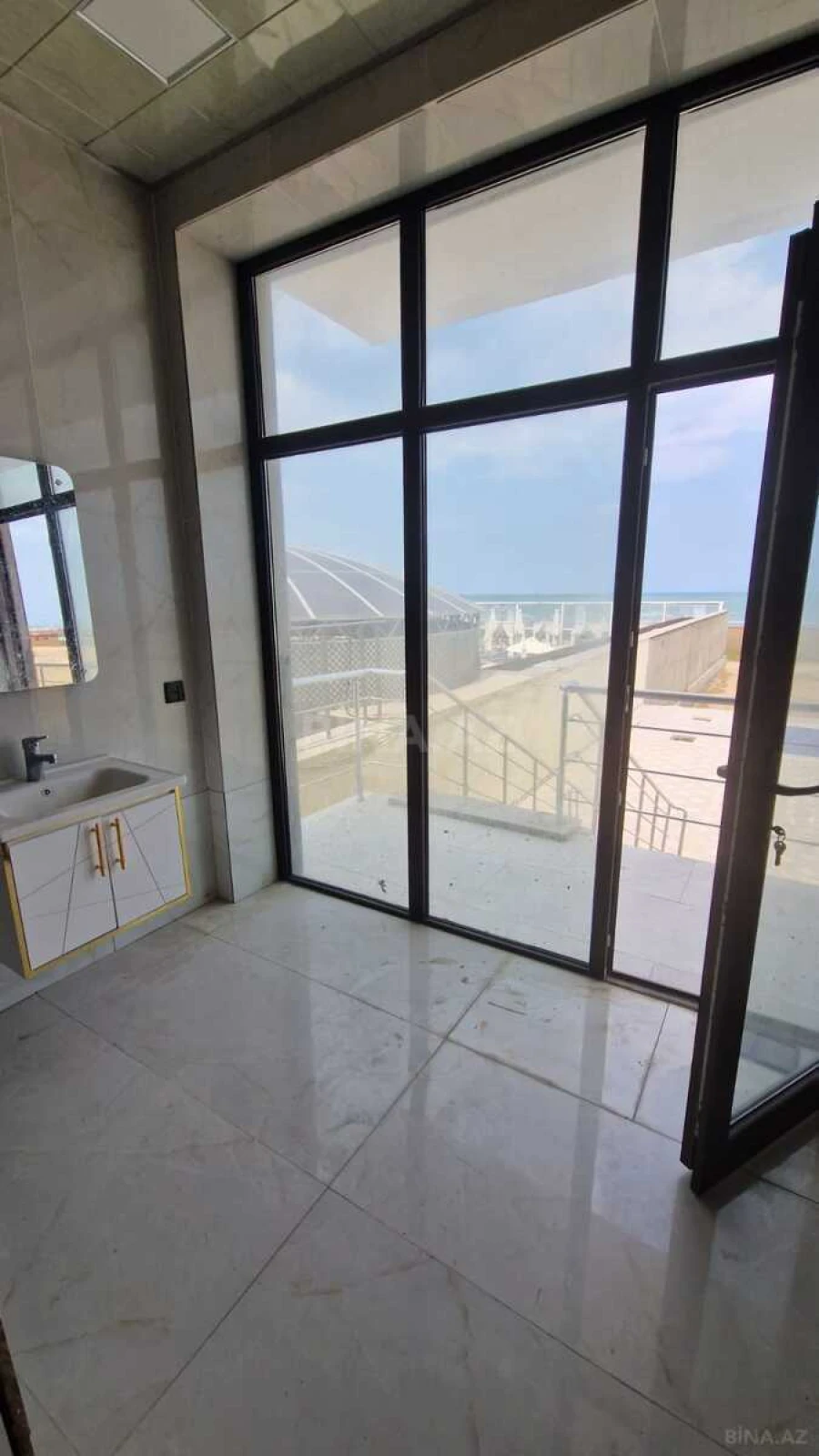 Satılır obyekt 550 m²
