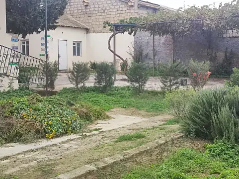 Satılır 4 otaqlı həyət evi 160 m²