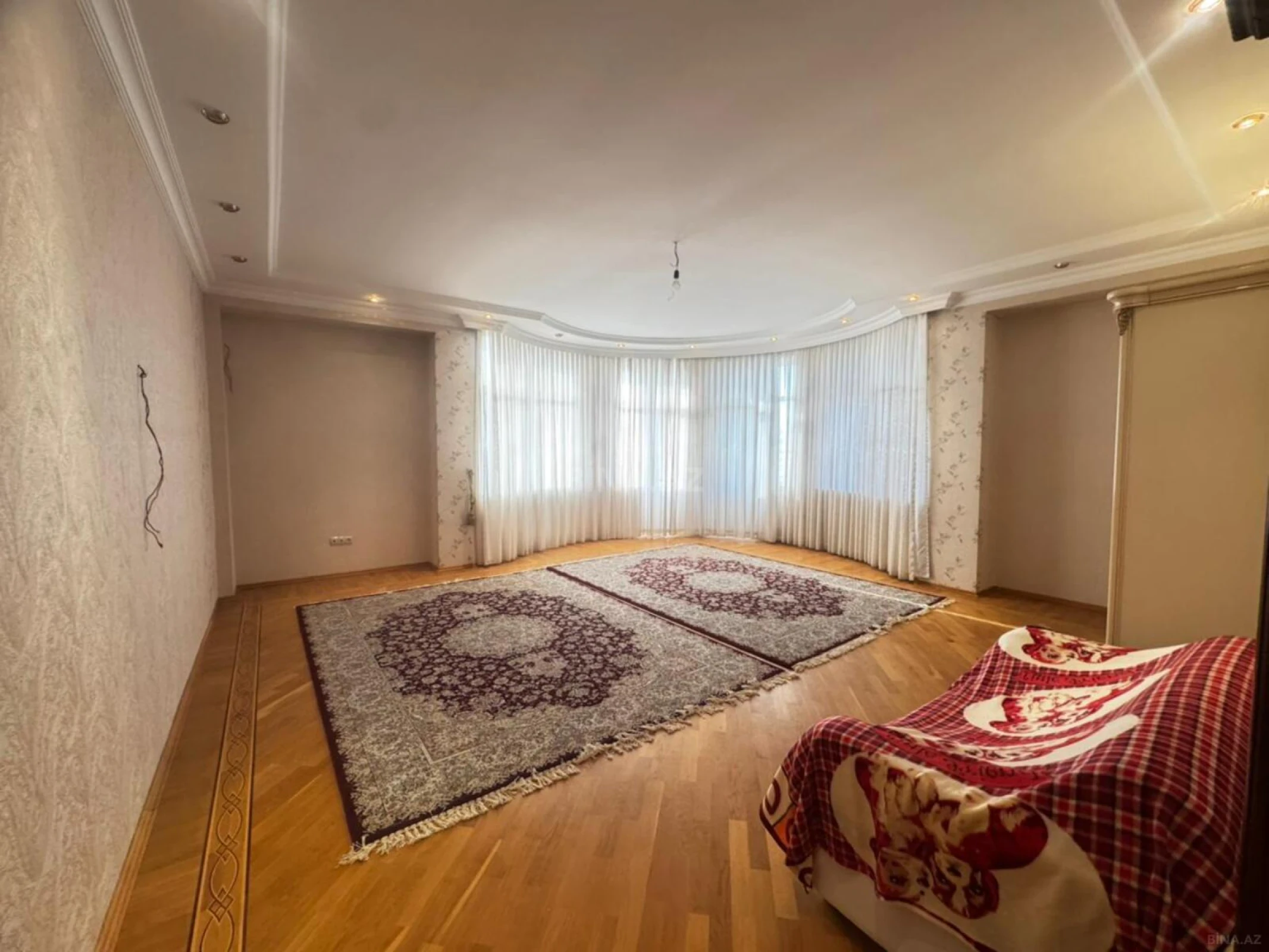 Satılır 3 otaqlı mənzil 166 m²