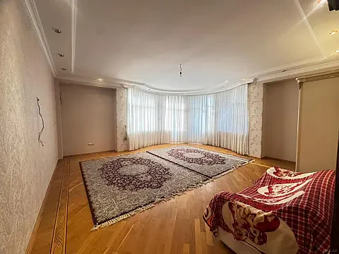 Satılır 3 otaqlı mənzil 166 m²