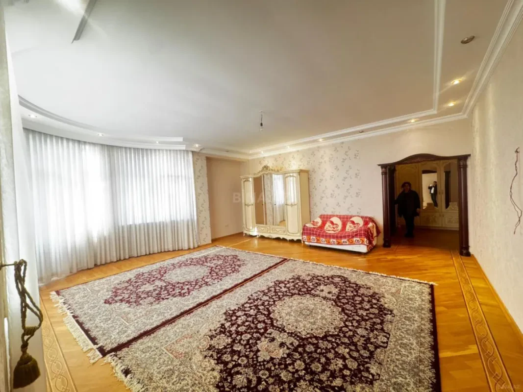 Satılır 3 otaqlı mənzil 166 m²