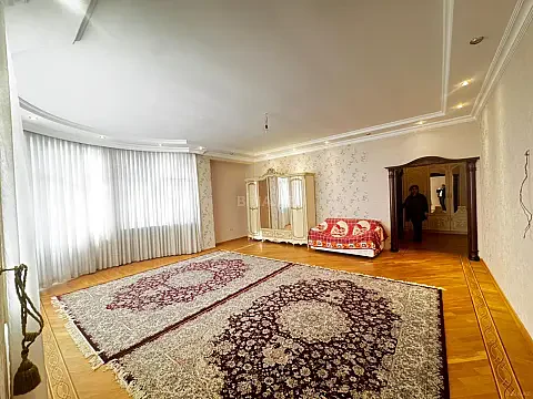 Satılır 3 otaqlı mənzil 166 m²