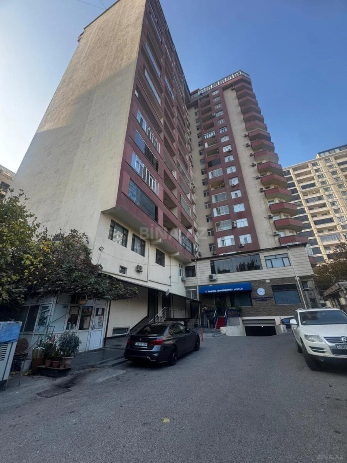 Satılır 3 otaqlı mənzil 166 m²