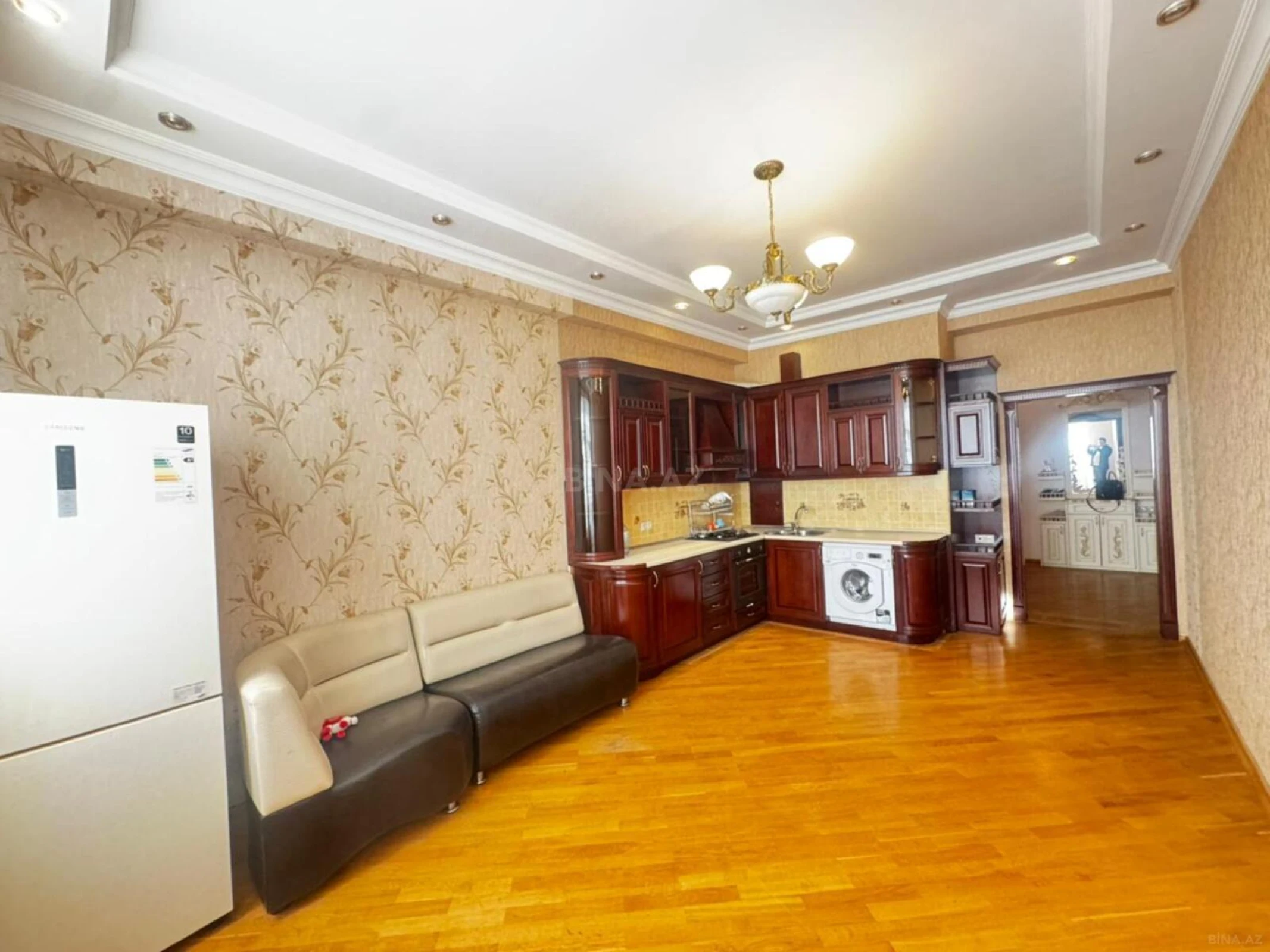Satılır 3 otaqlı mənzil 166 m²