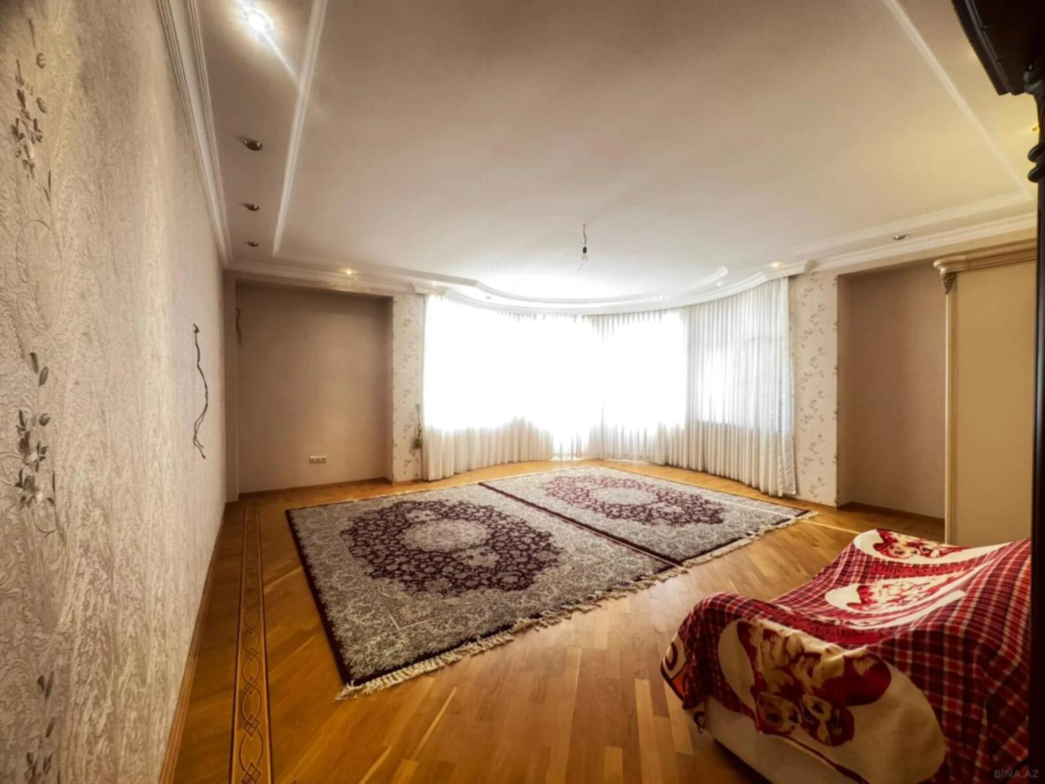 Satılır 3 otaqlı mənzil 166 m²