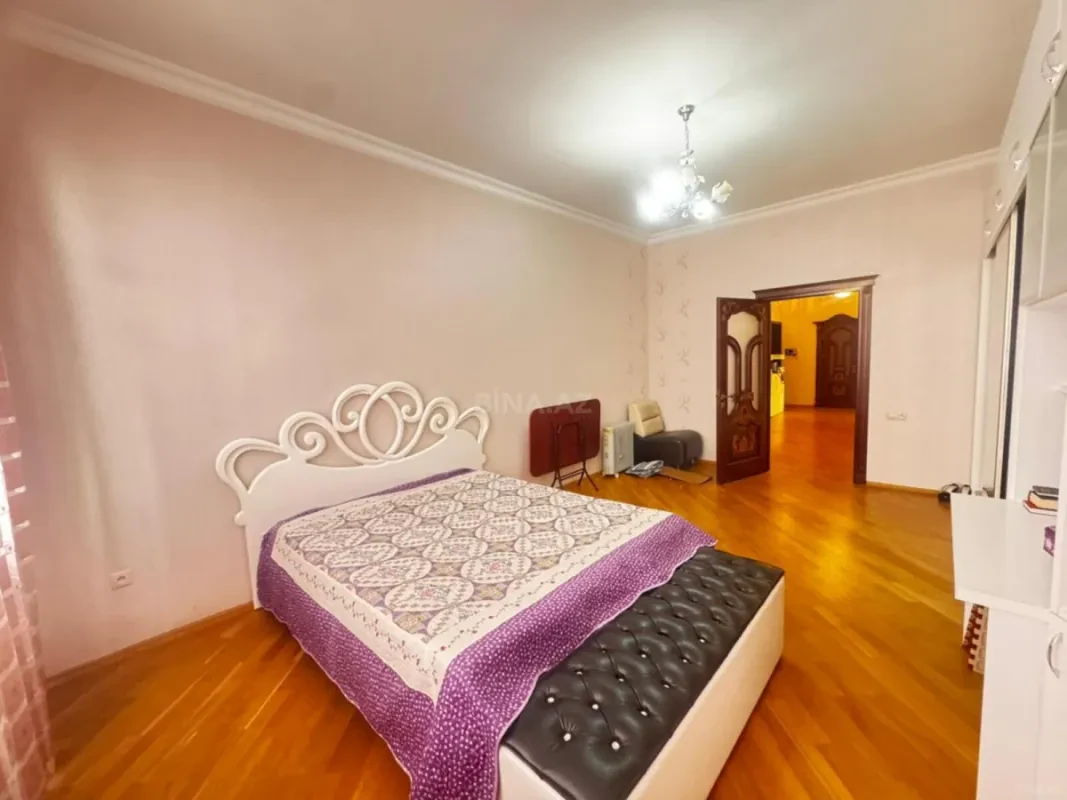 Satılır 3 otaqlı mənzil 166 m²