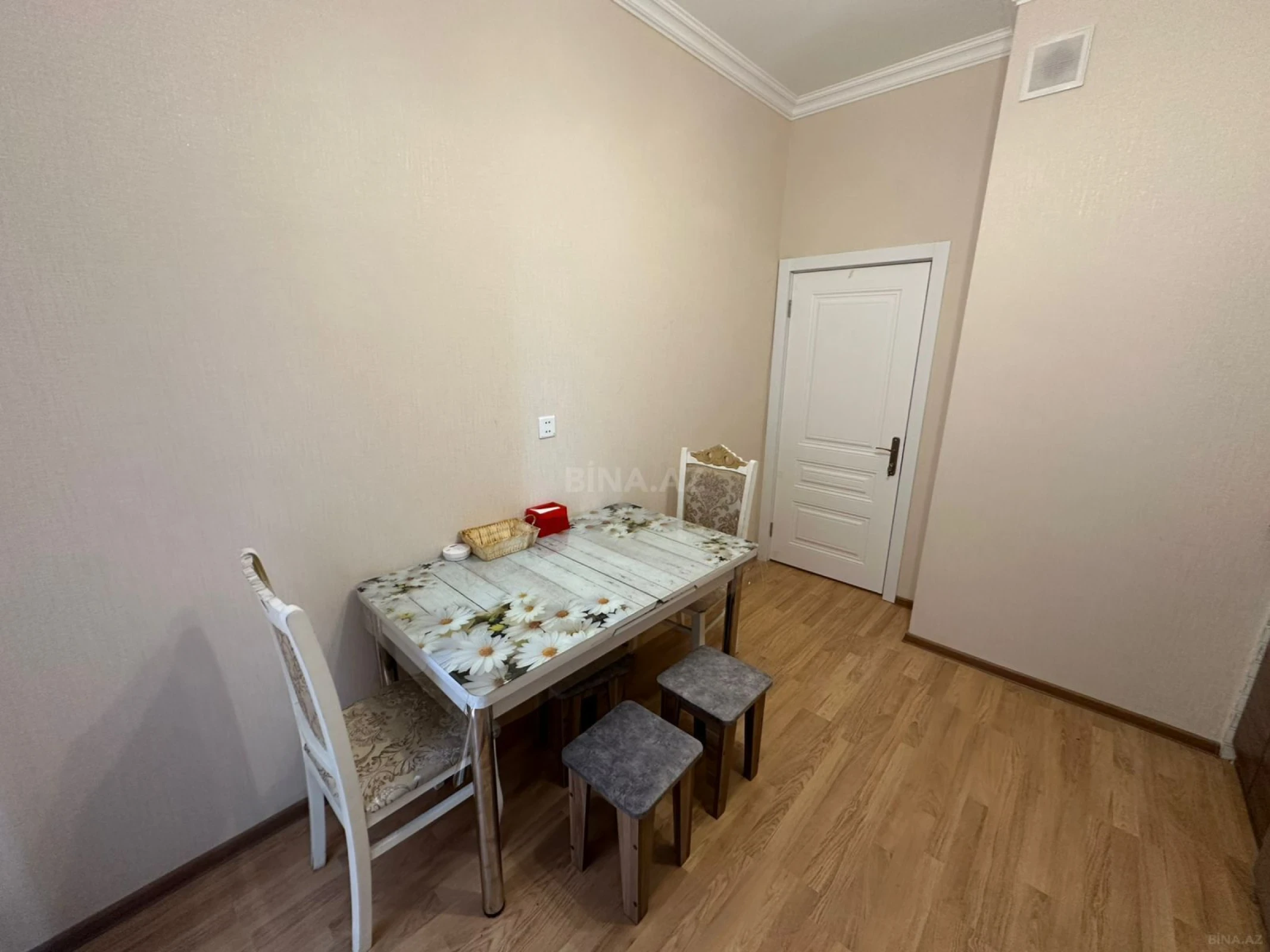 Kirayə verilir 3 otaqlı mənzil 99 m²