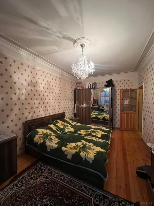 Satılır 5 otaqlı mənzil 125 m²