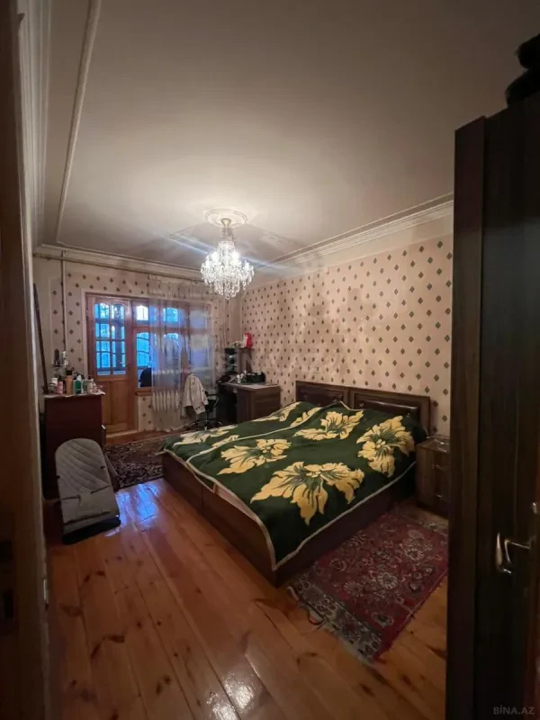 Satılır 5 otaqlı mənzil 125 m²