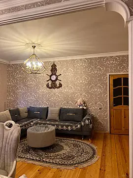 Satılır 5 otaqlı mənzil 125 m²