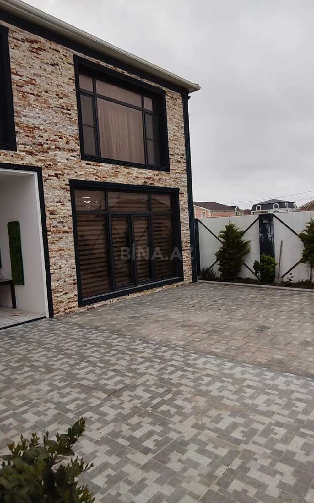 Satılır 4 otaqlı həyət evi 200 m²