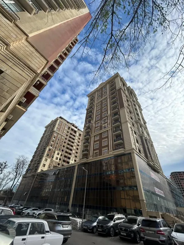 Satılır 3 otaqlı mənzil 147 m²