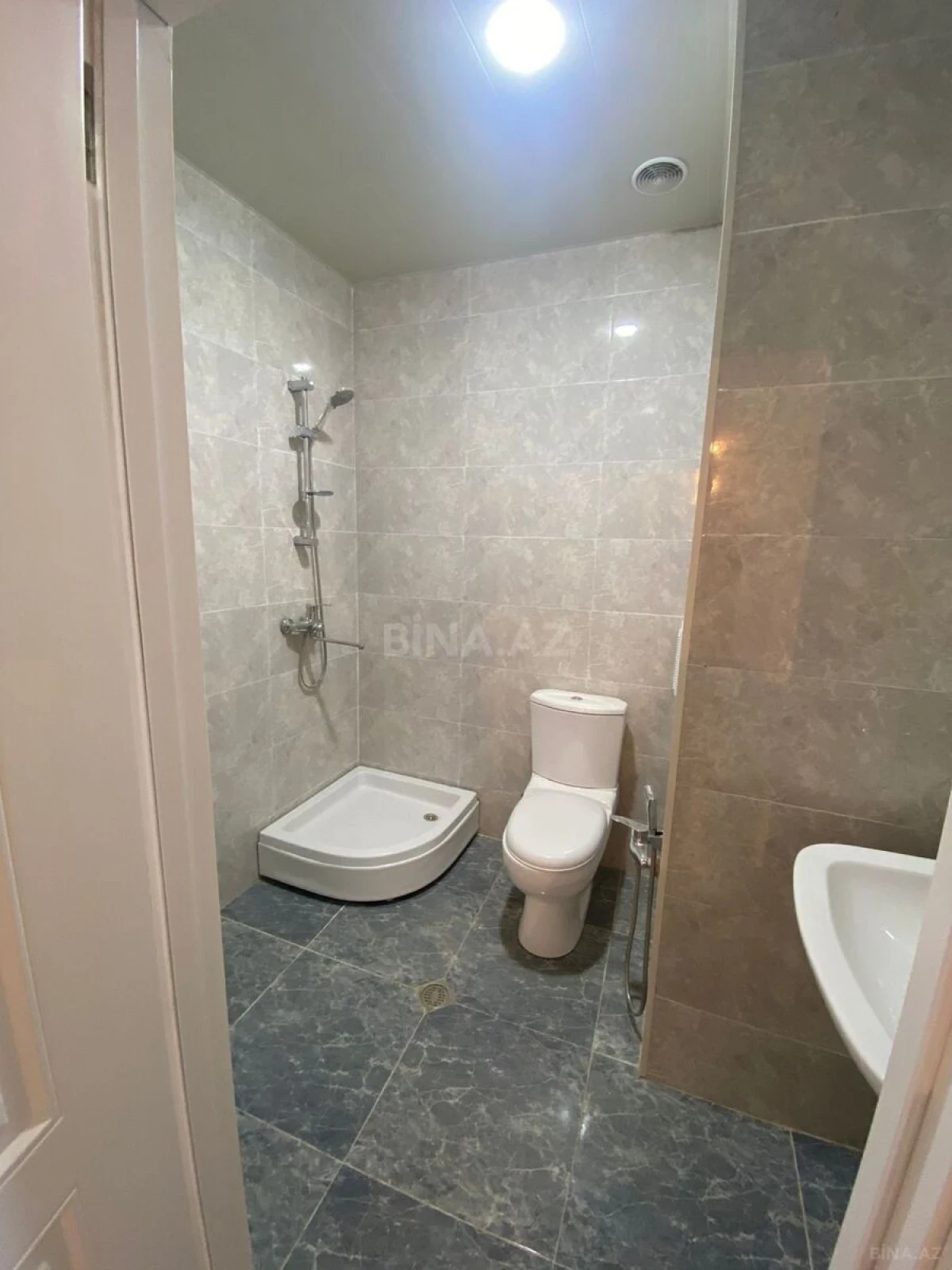 Kirayə verilir 4 otaqlı mənzil 120 m²