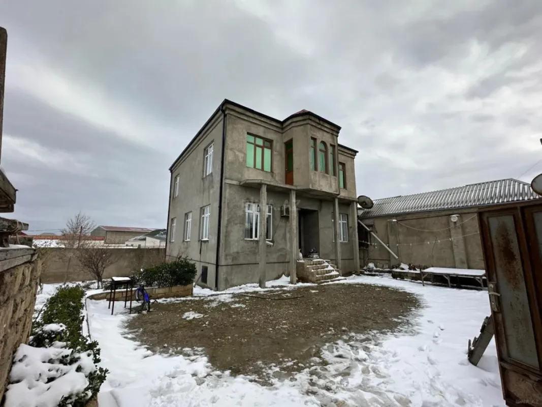 Satılır 6 otaqlı həyət evi 200 m²
