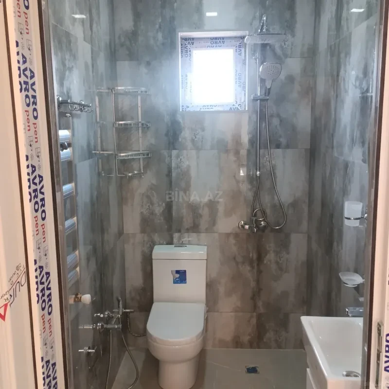 Satılır 8 otaqlı həyət evi 250 m²