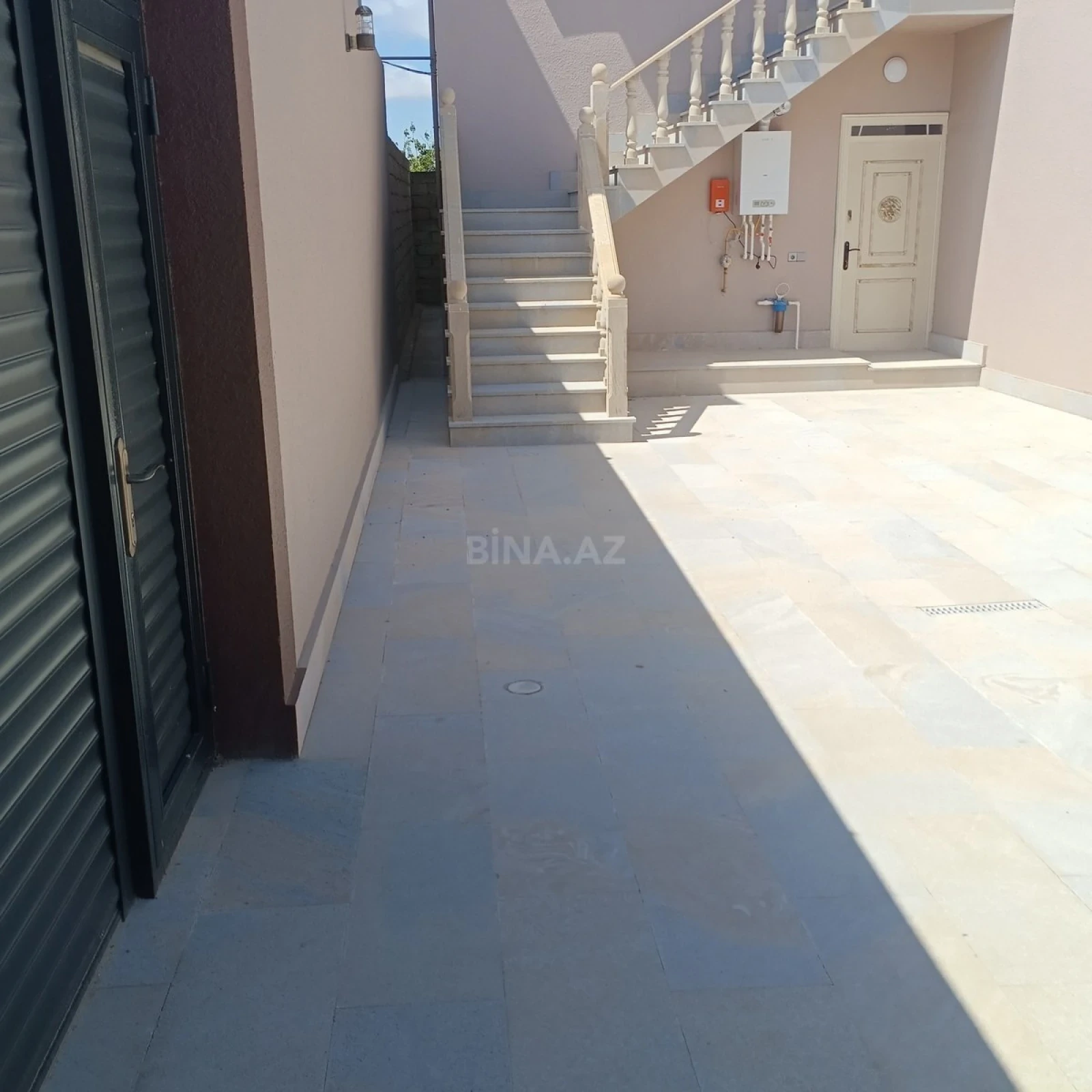 Satılır 8 otaqlı həyət evi 250 m²