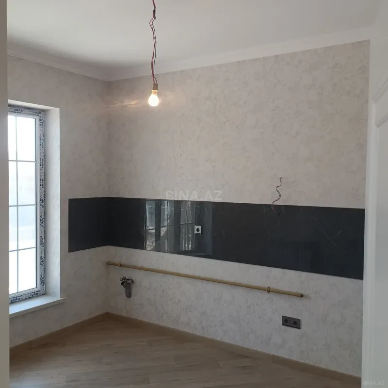 Satılır 8 otaqlı həyət evi 250 m²