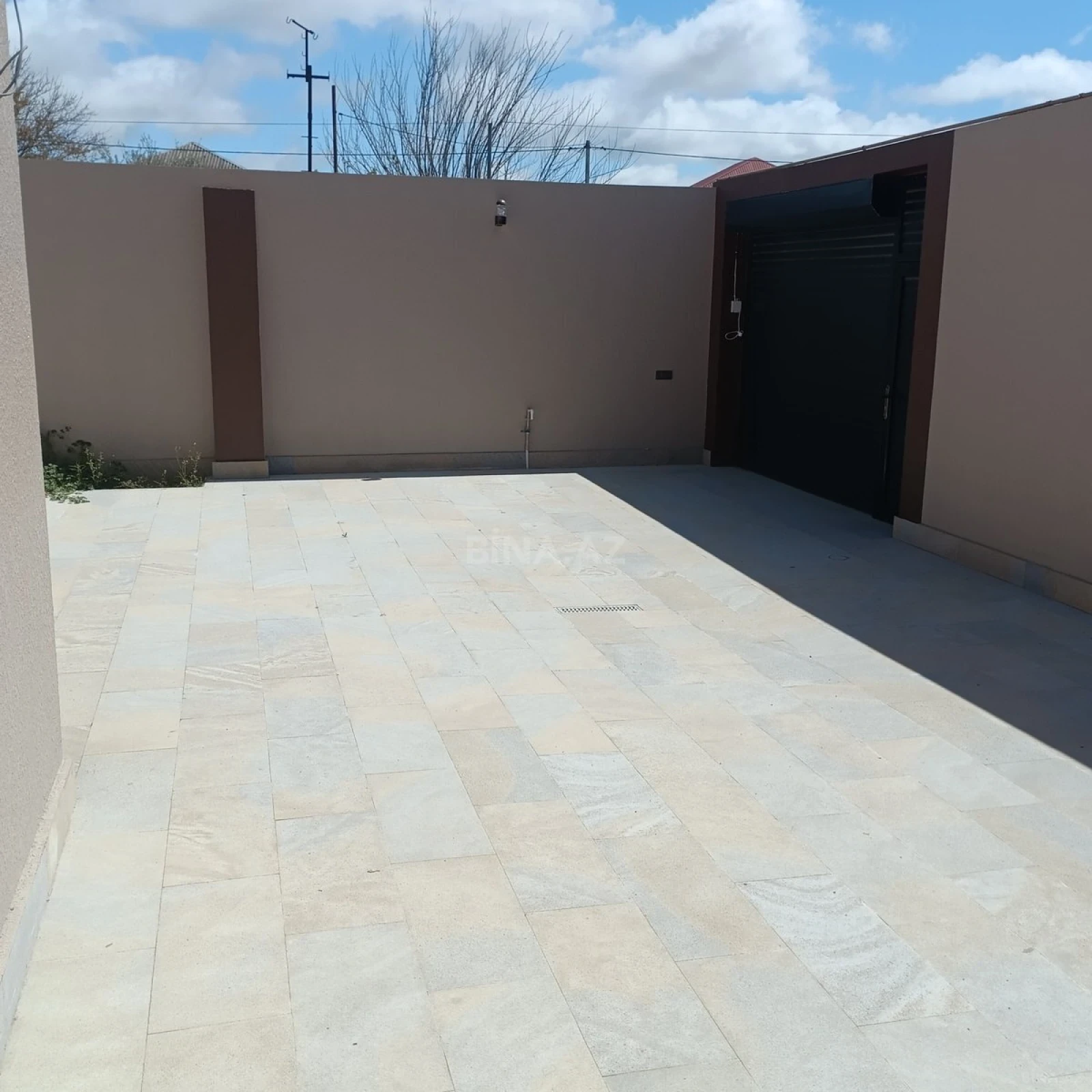 Satılır 8 otaqlı həyət evi 250 m²