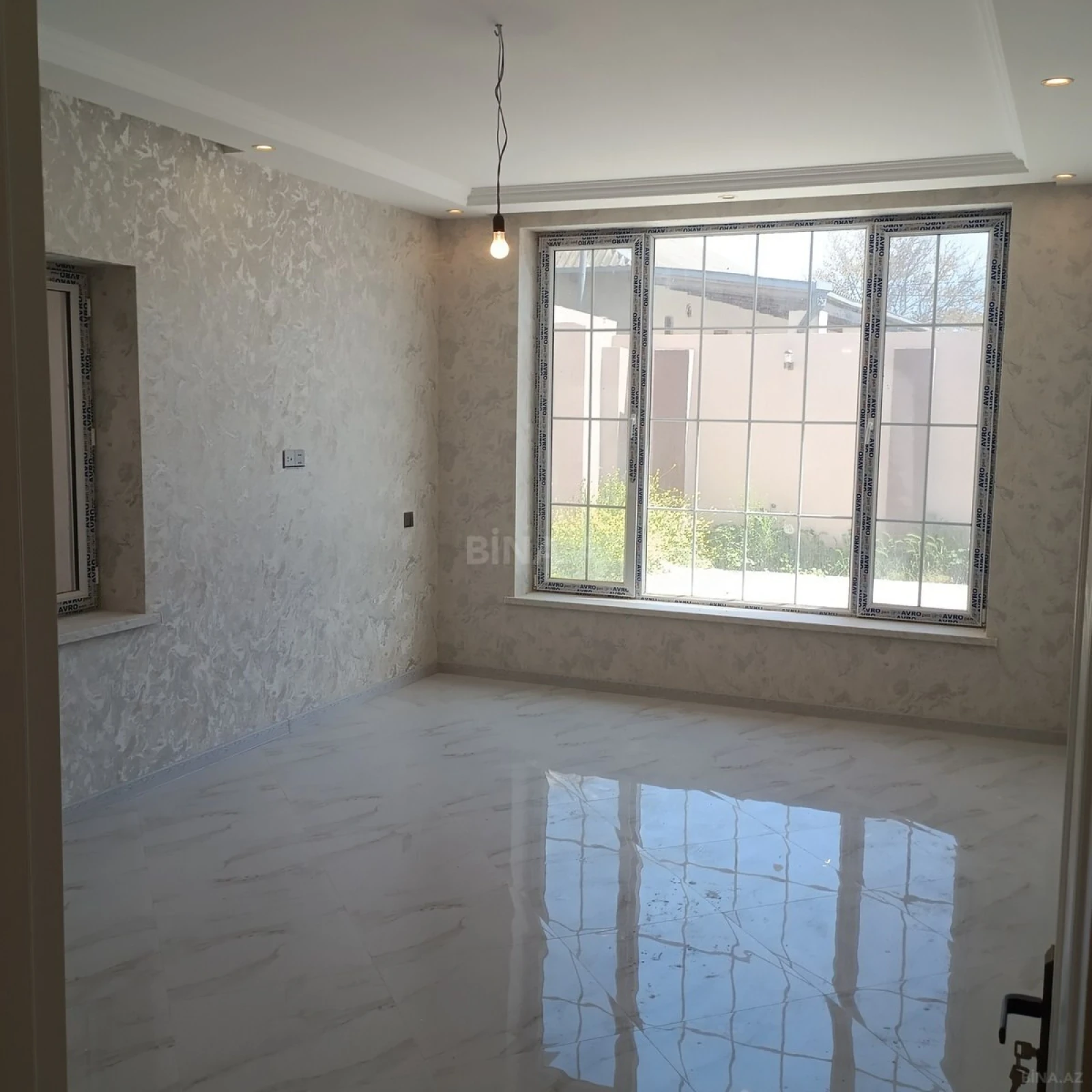 Satılır 8 otaqlı həyət evi 250 m²