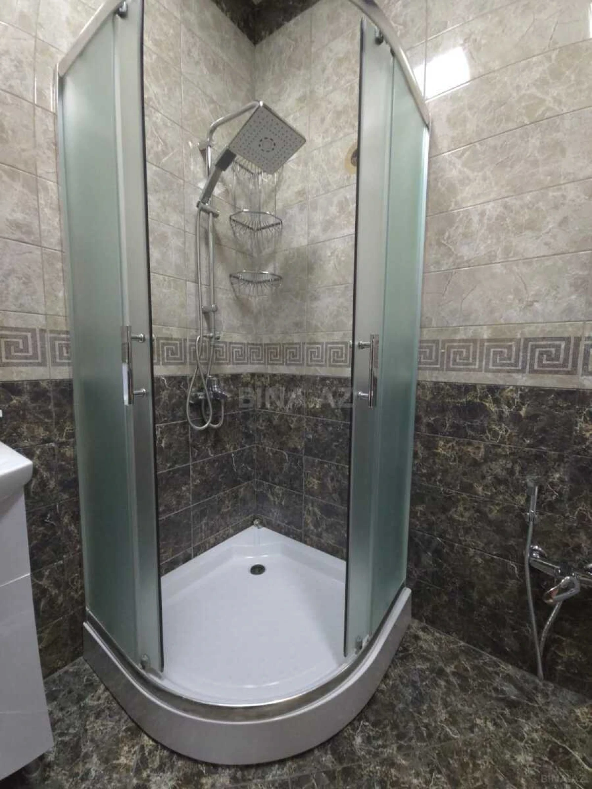 Satılır 2 otaqlı mənzil 83 m²