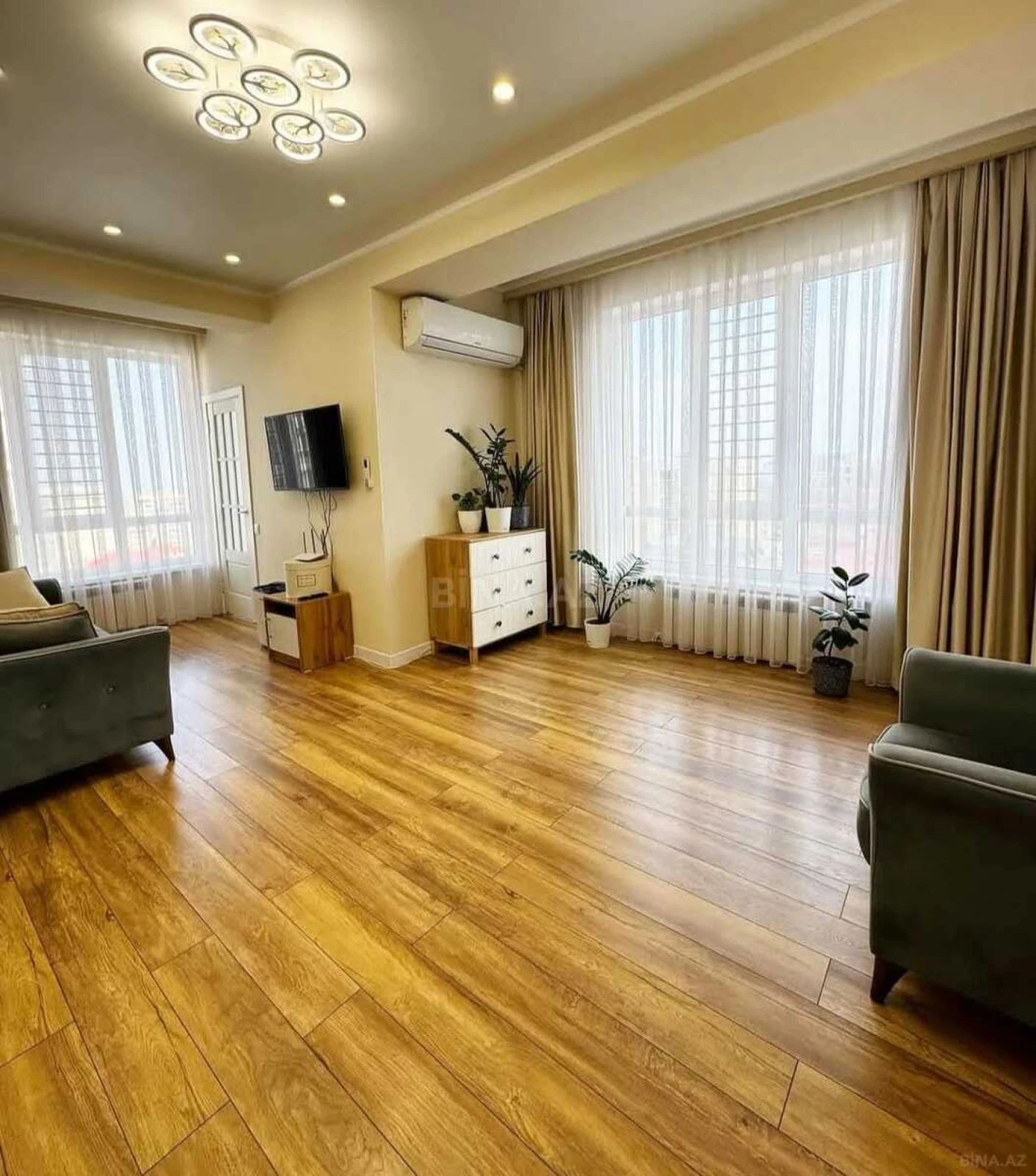 Kirayə verilir 3 otaqlı mənzil 130 m²