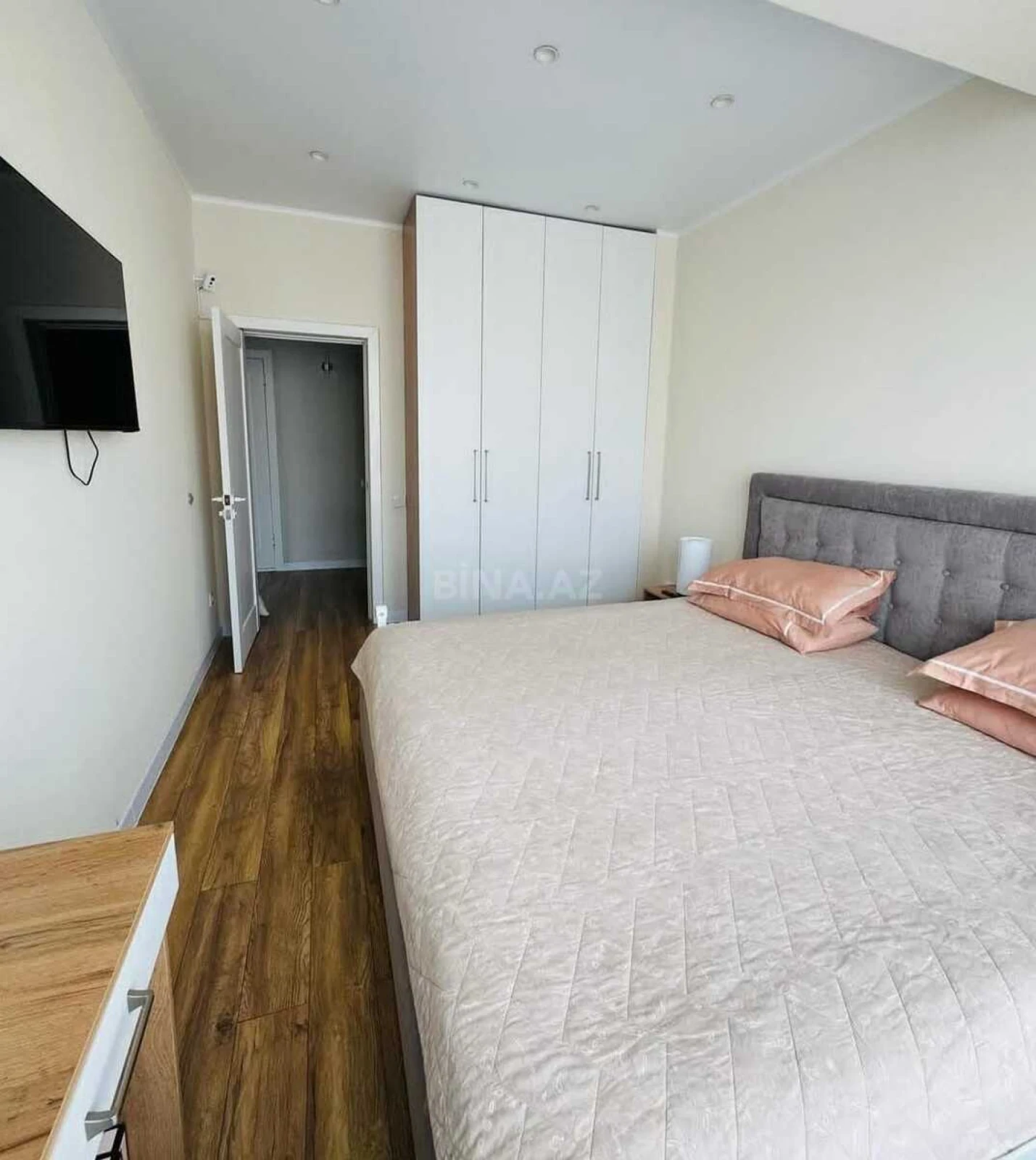 Kirayə verilir 3 otaqlı mənzil 130 m²
