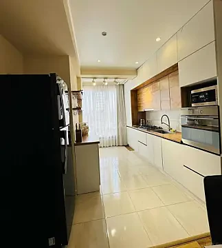 Kirayə verilir 3 otaqlı mənzil 130 m²