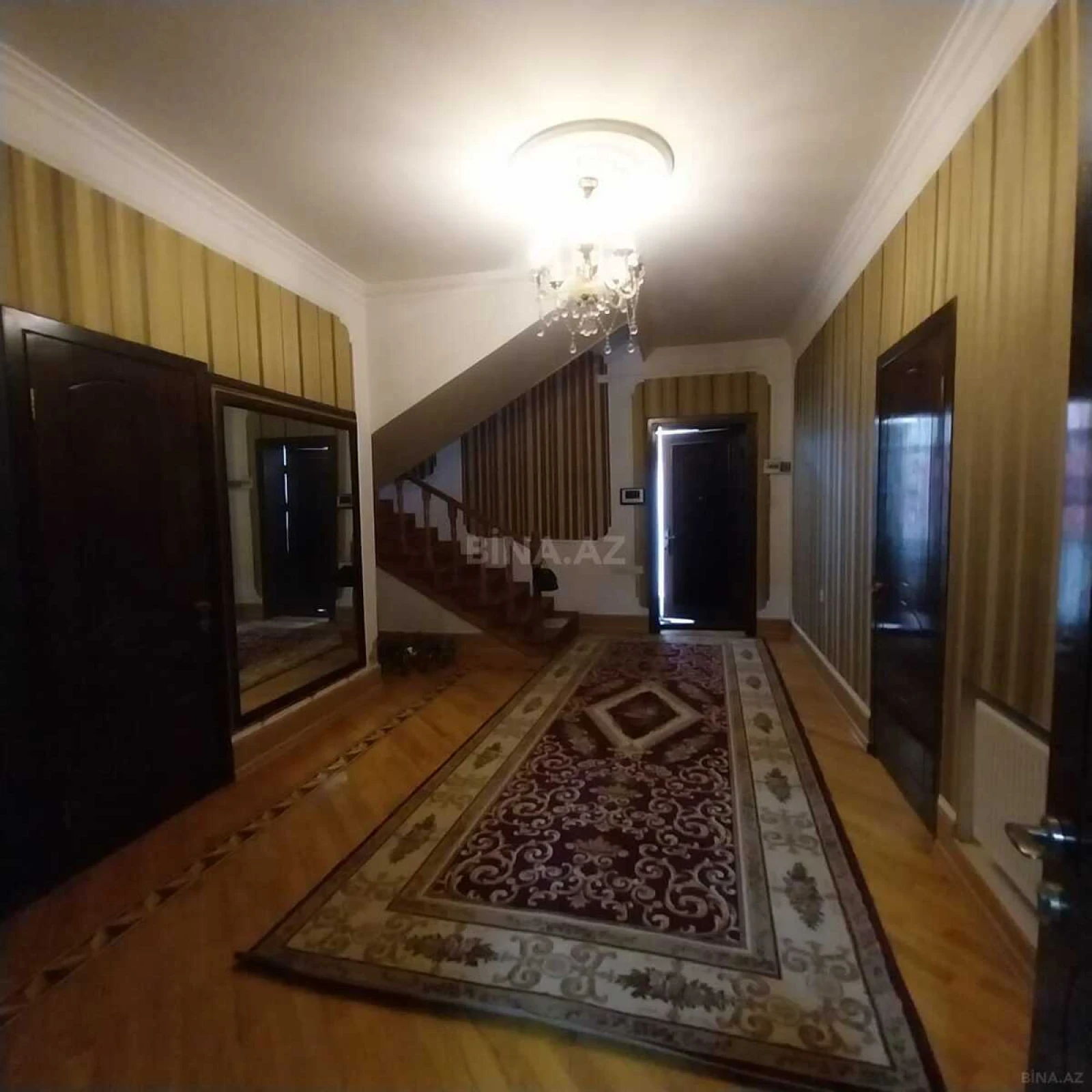 Kirayə verilir 10 otaqlı həyət evi 450 m²
