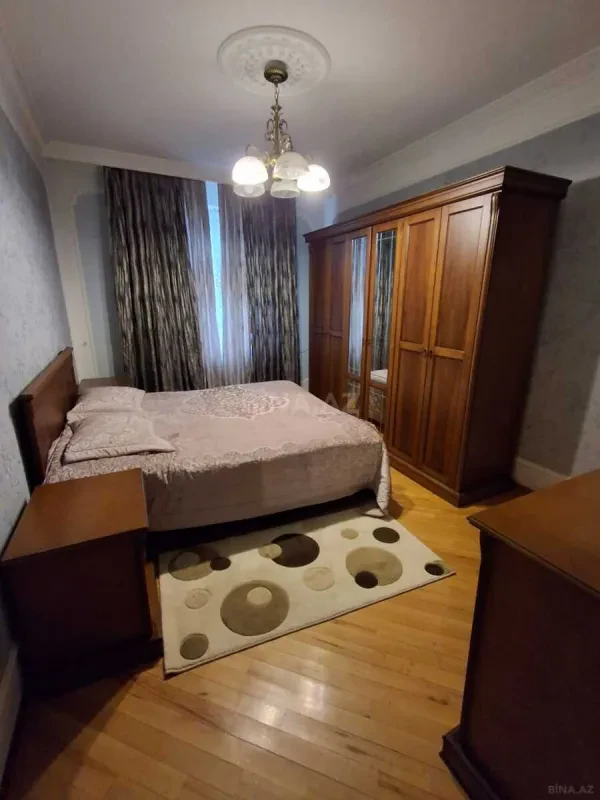 Kirayə verilir 10 otaqlı həyət evi 450 m²