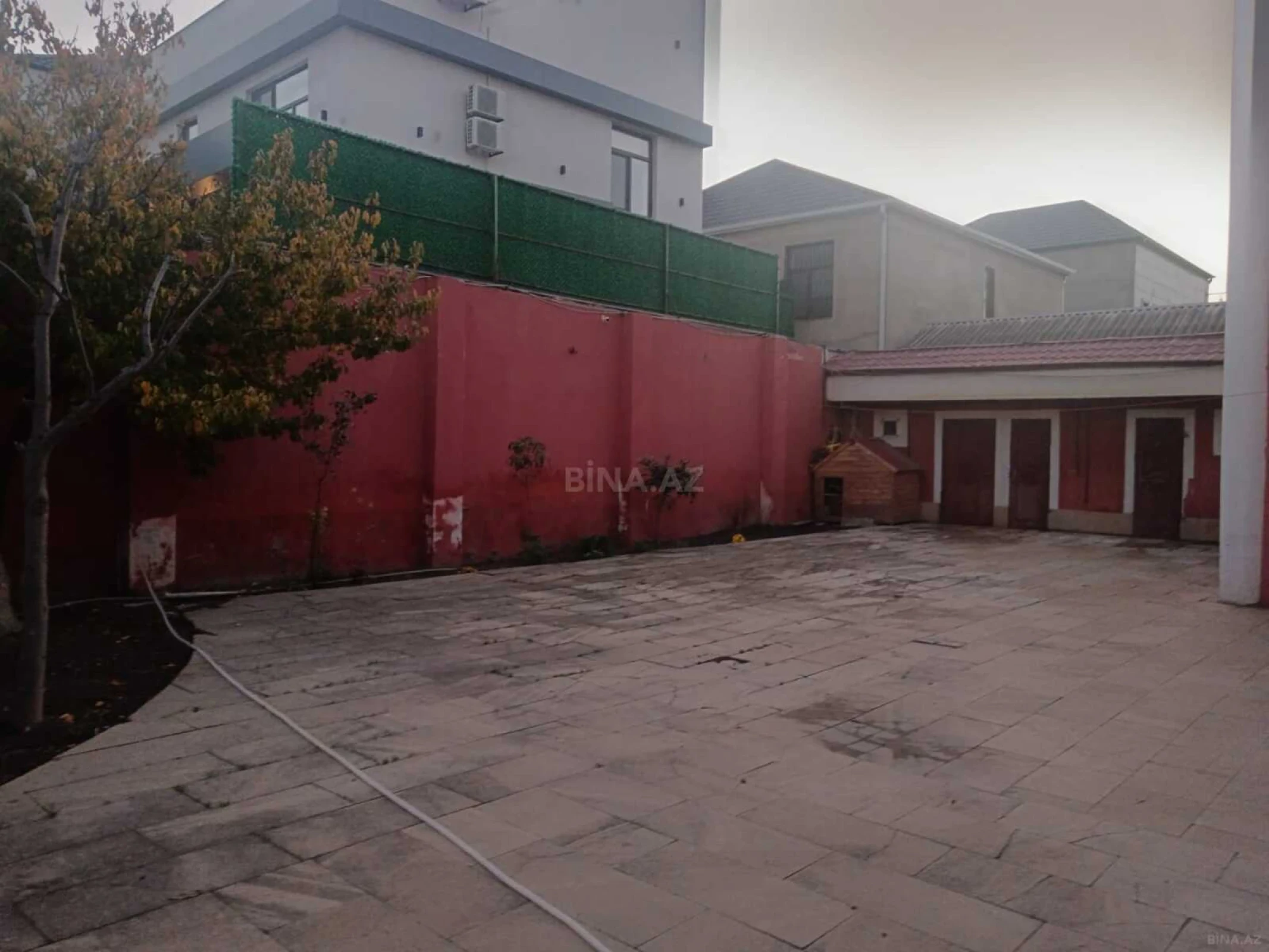 Kirayə verilir 10 otaqlı həyət evi 450 m²