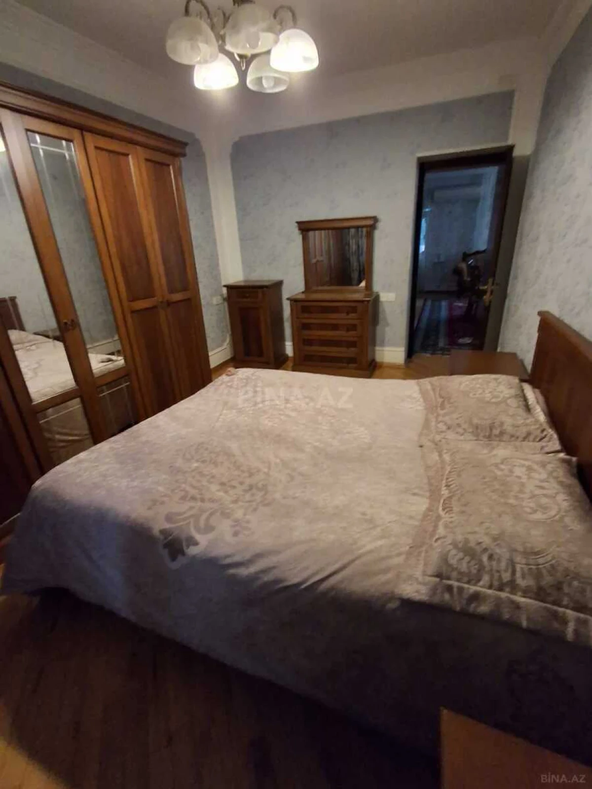 Kirayə verilir 10 otaqlı həyət evi 450 m²