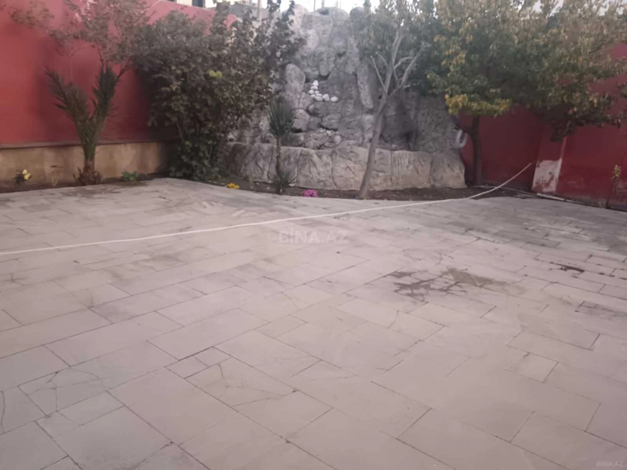 Kirayə verilir 10 otaqlı həyət evi 450 m²