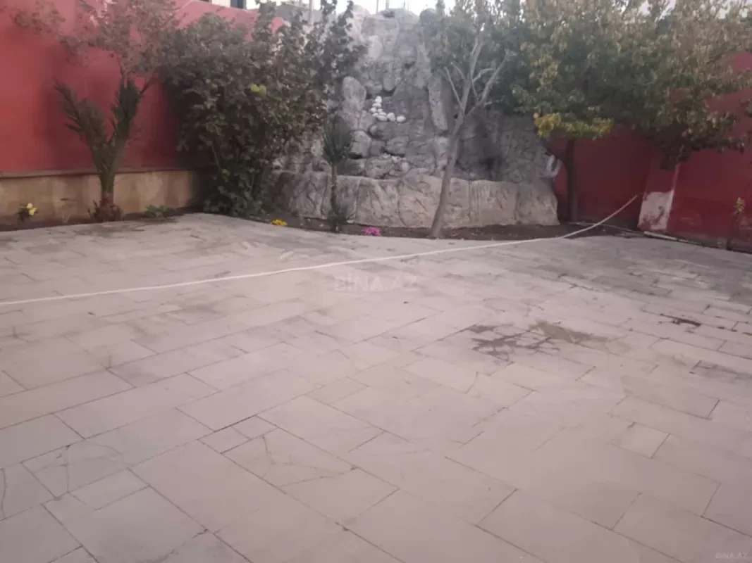 Kirayə verilir 10 otaqlı həyət evi 450 m²