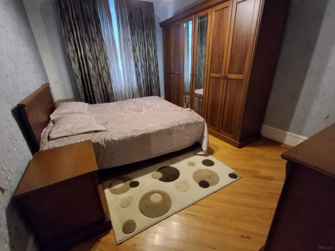 Kirayə verilir 10 otaqlı həyət evi 450 m²