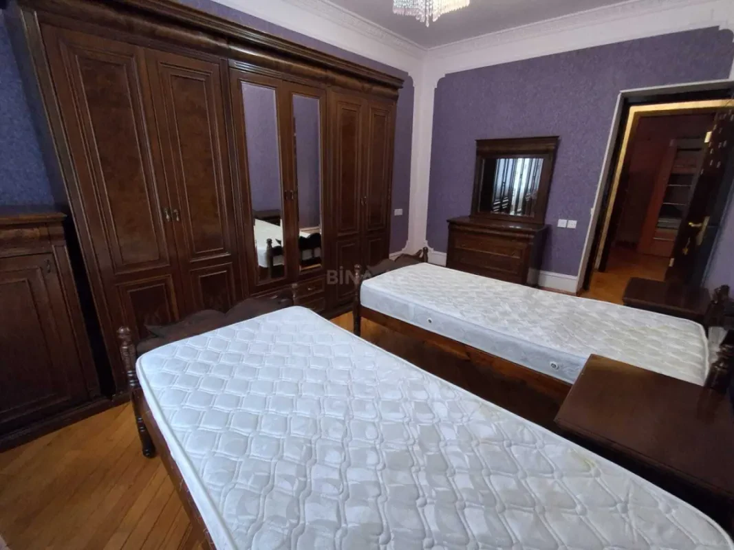 Kirayə verilir 10 otaqlı həyət evi 450 m²