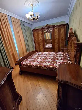 Kirayə verilir 10 otaqlı həyət evi 450 m²