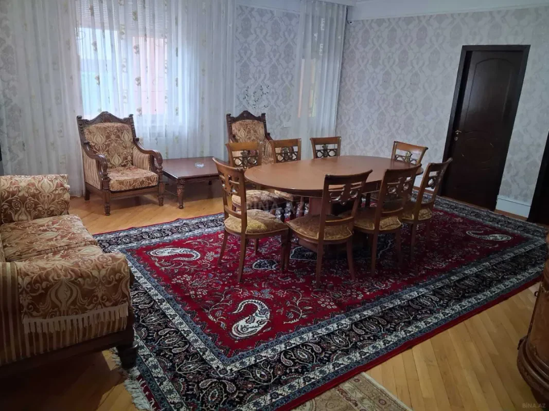 Kirayə verilir 10 otaqlı həyət evi 450 m²