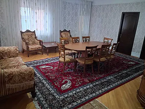 Kirayə verilir 10 otaqlı həyət evi 450 m²