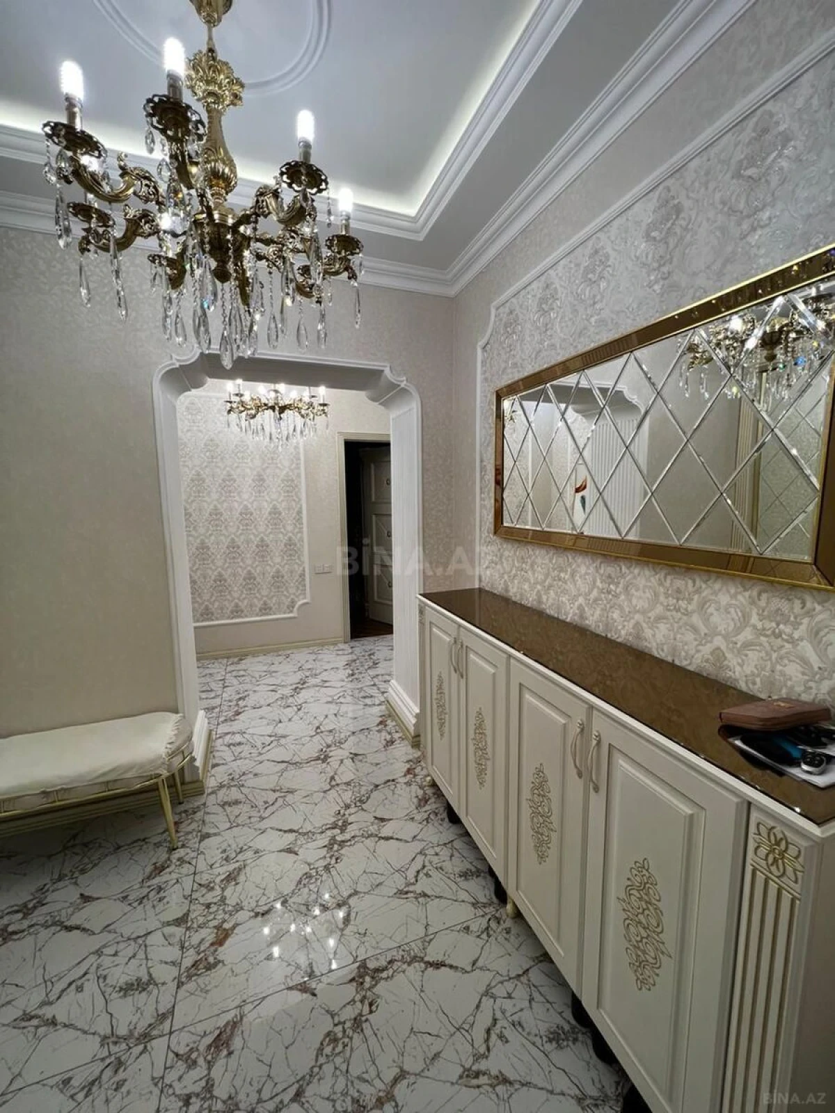 Kirayə verilir 3 otaqlı mənzil 147 m²