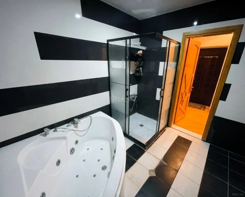 Satılır 4 otaqlı mənzil 216 m²