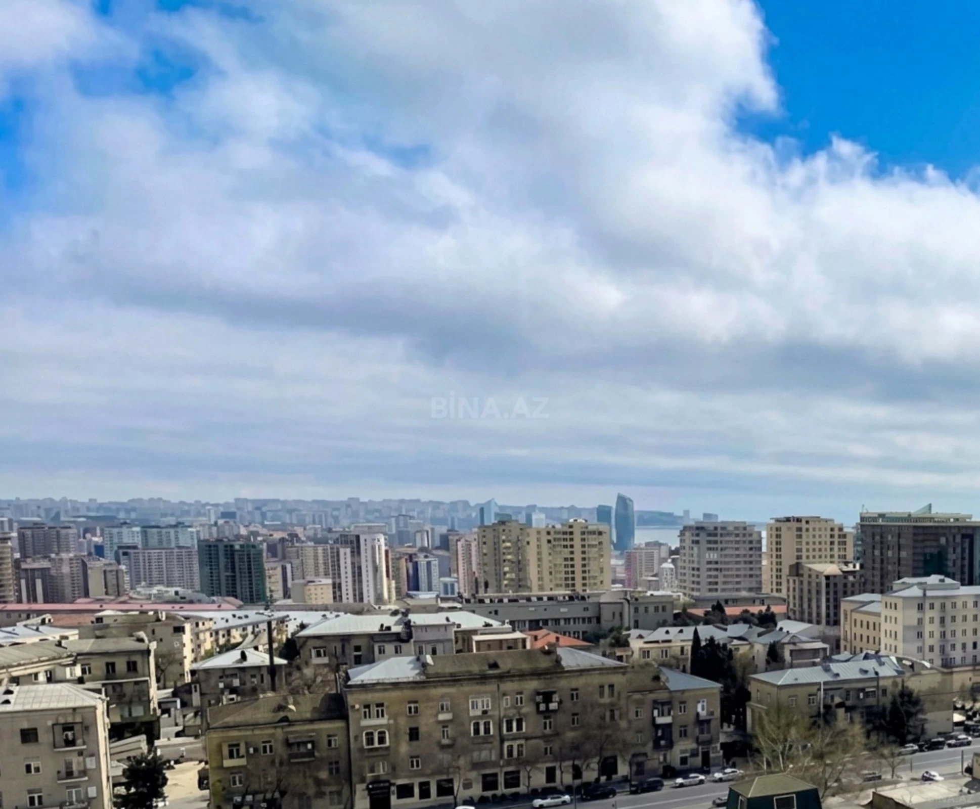 Satılır 4 otaqlı mənzil 216 m²