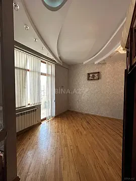 Satılır 4 otaqlı mənzil 216 m²