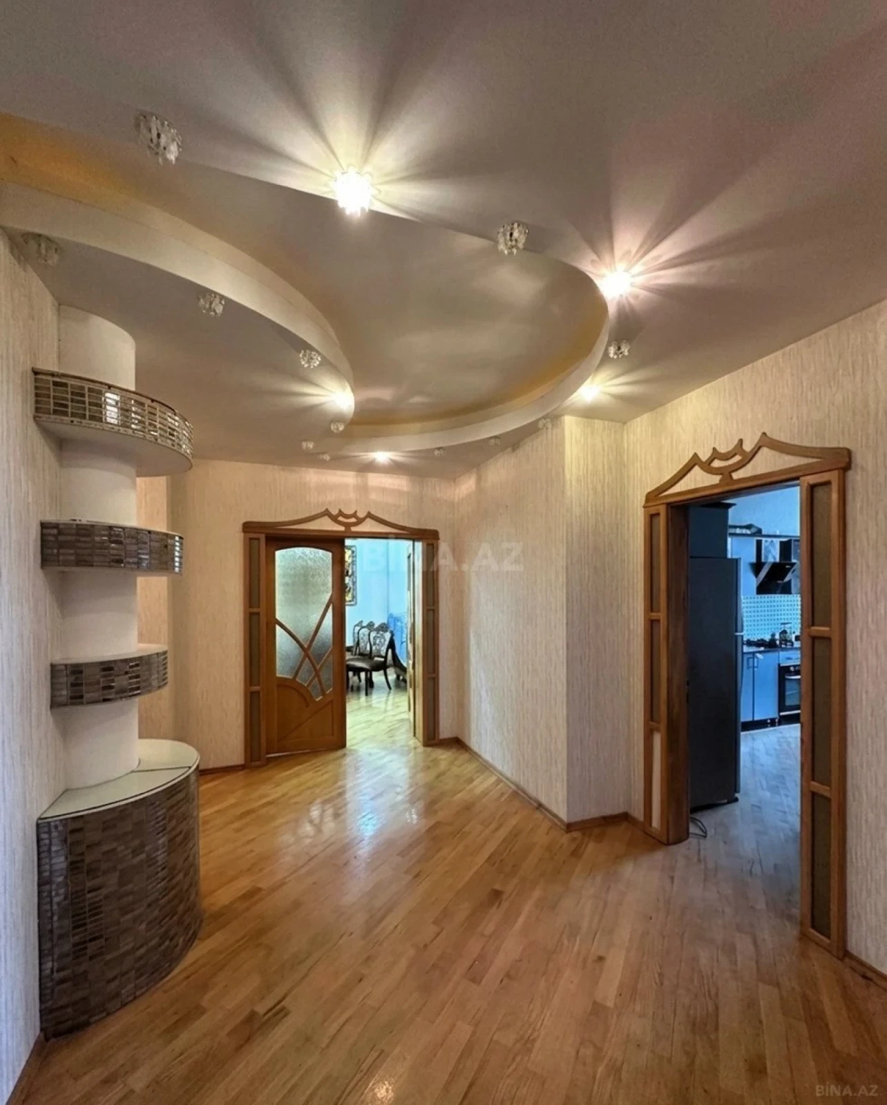Satılır 4 otaqlı mənzil 216 m²
