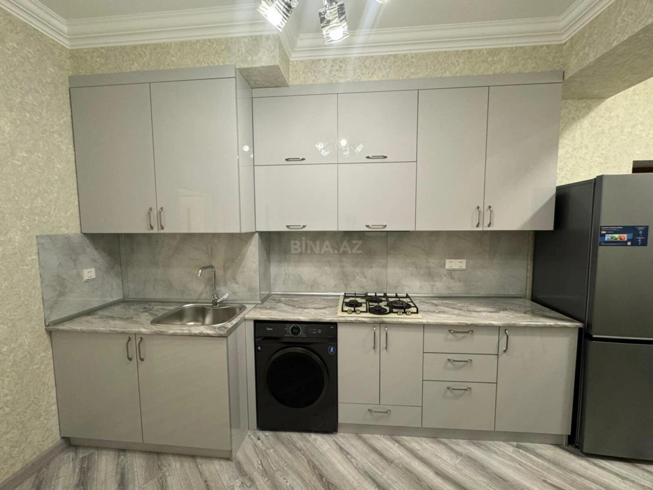 Kirayə verilir 2 otaqlı mənzil 100 m²