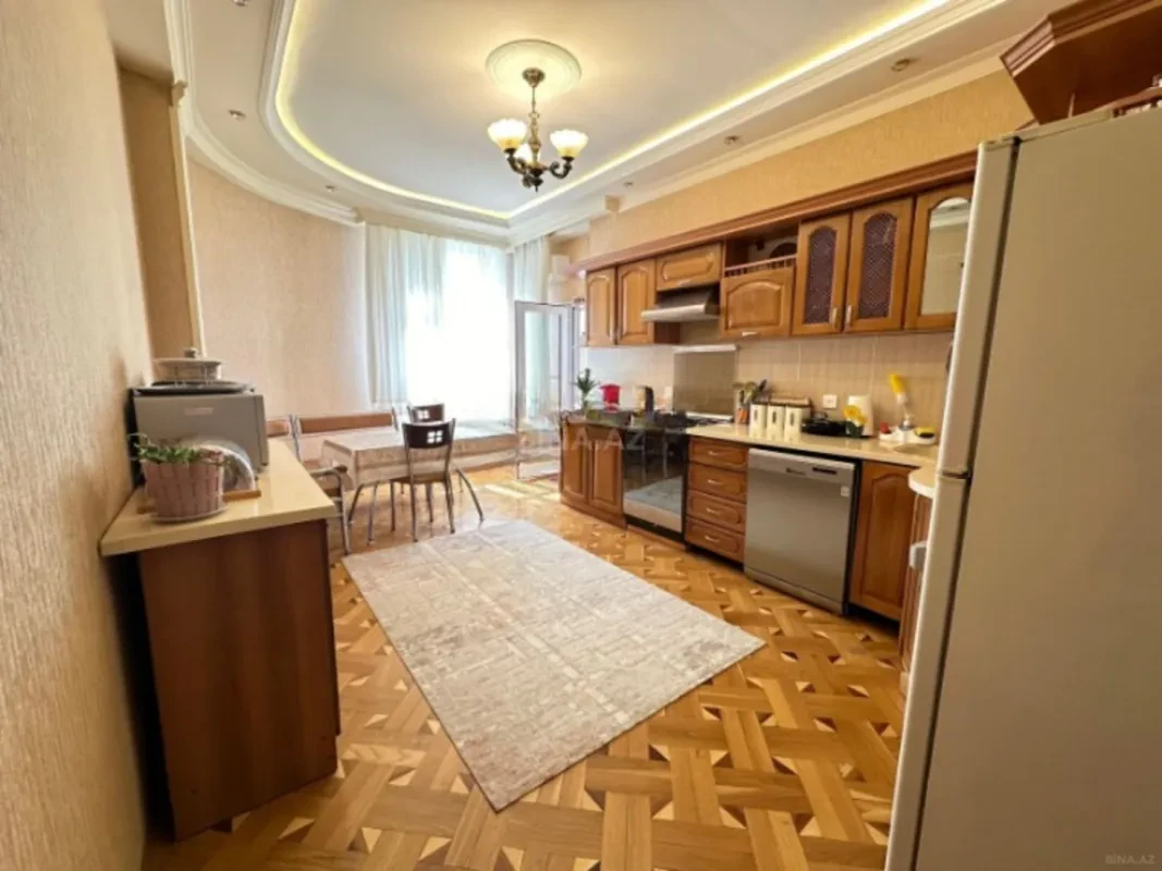 Satılır 3 otaqlı mənzil 140 m²