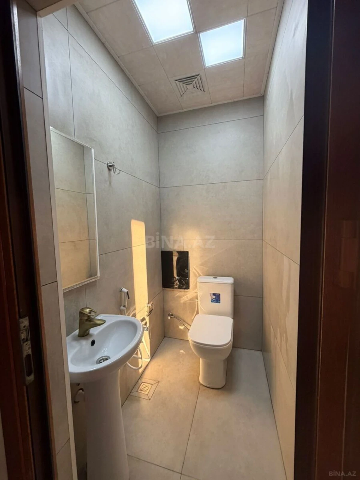 Kirayə verilir 3 otaqlı mənzil 142 m²