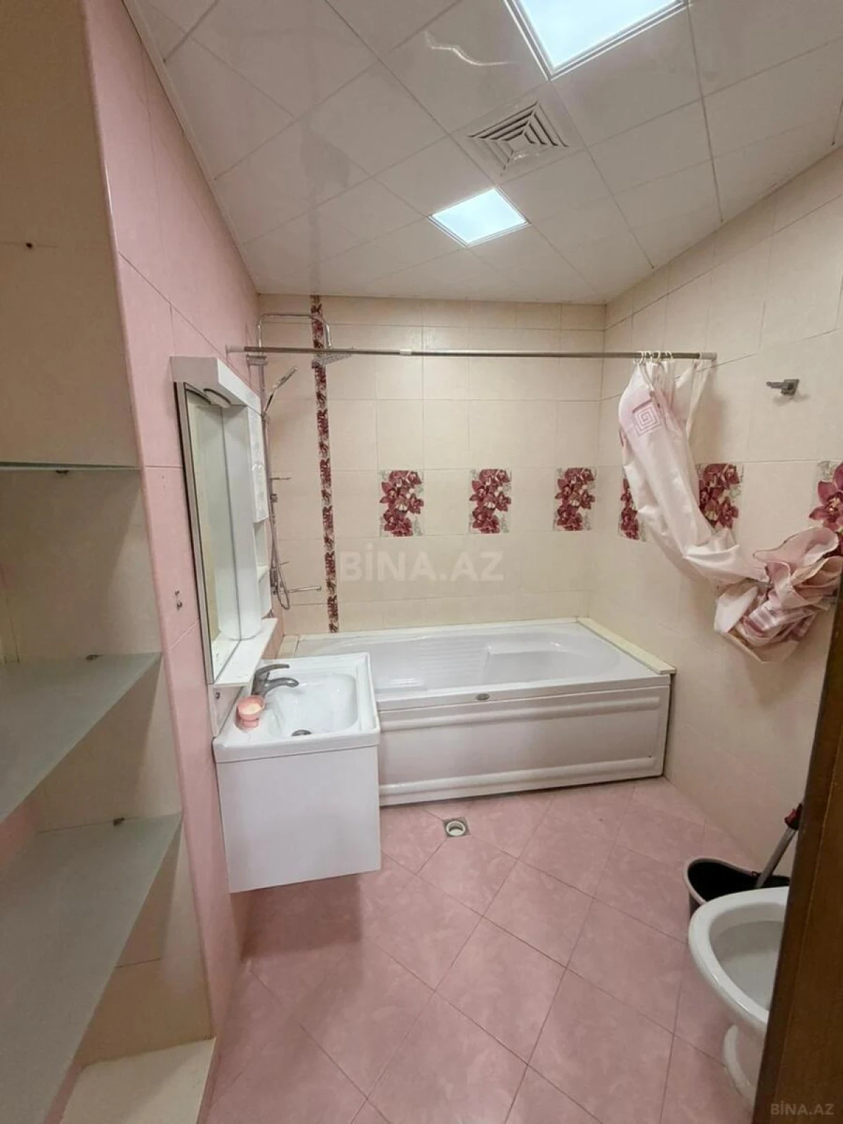 Kirayə verilir 2 otaqlı mənzil 76 m²