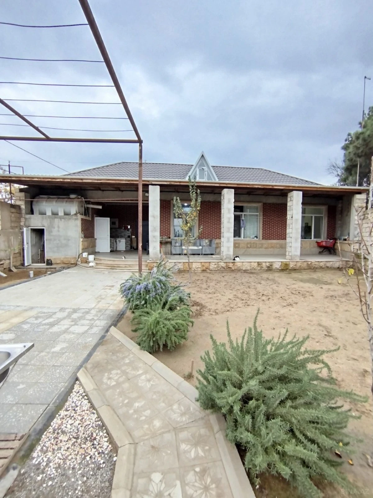 Satılır 2 otaqlı həyət evi 63 m²