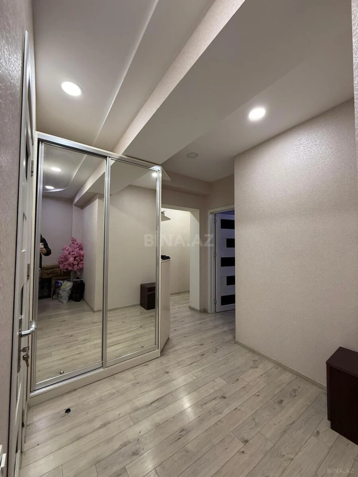 Satılır 2 otaqlı mənzil 84 m²