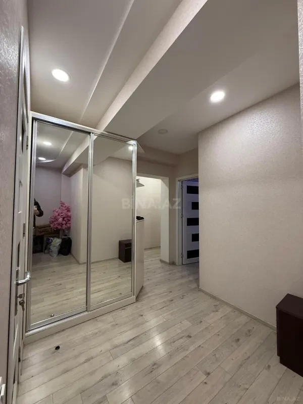 Satılır 2 otaqlı mənzil 84 m²
